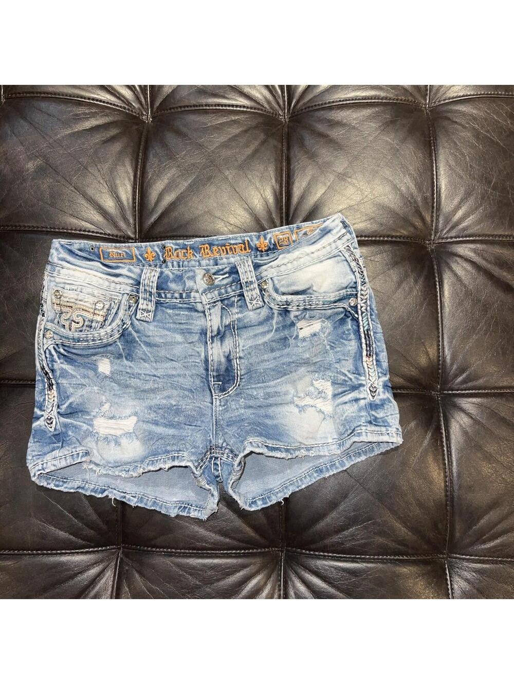 ROCK REVIVAL  NURI LIGHT-WASH EMBELLISHED DISTRESS STRETCH SHORTS 28